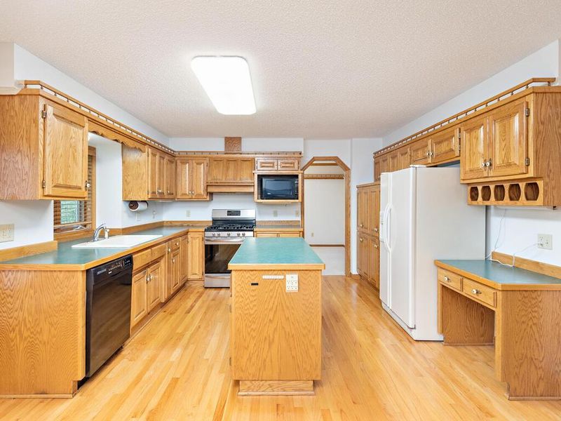 14617 Orchard Rd, Minnetonka, MN 55345