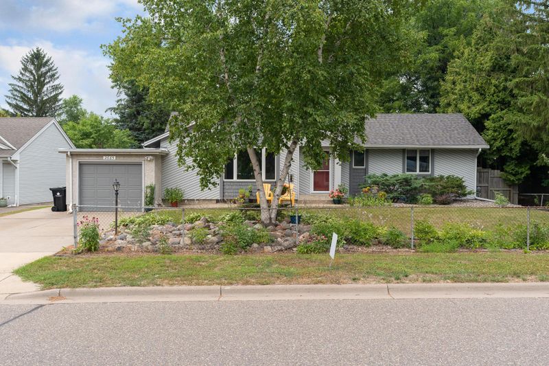 2685 Brookview Dr E, Maplewood, MN 55119