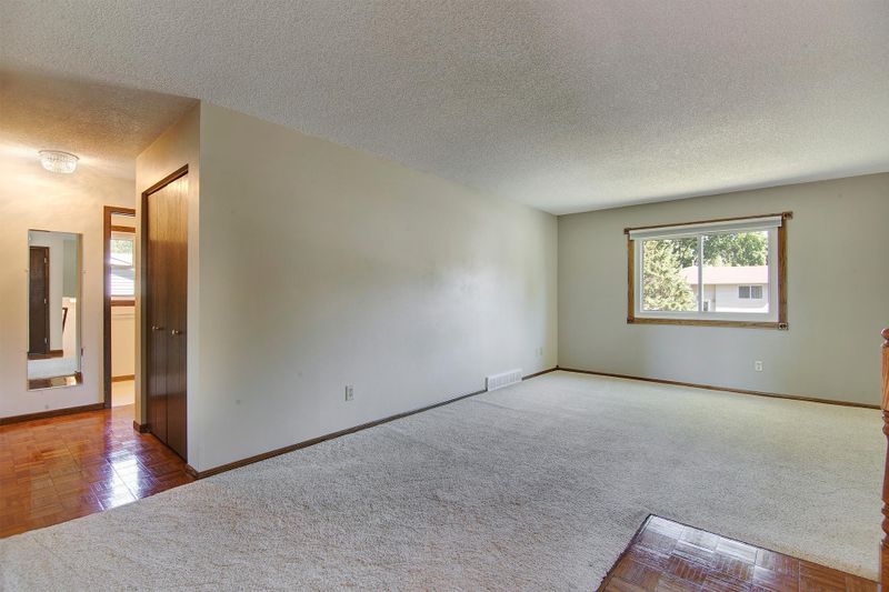 16275 Fishing Way W, Rosemount, MN 55068