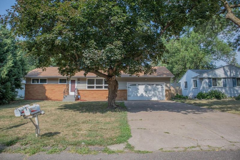 1751 Ide St, Maplewood, MN 55109
