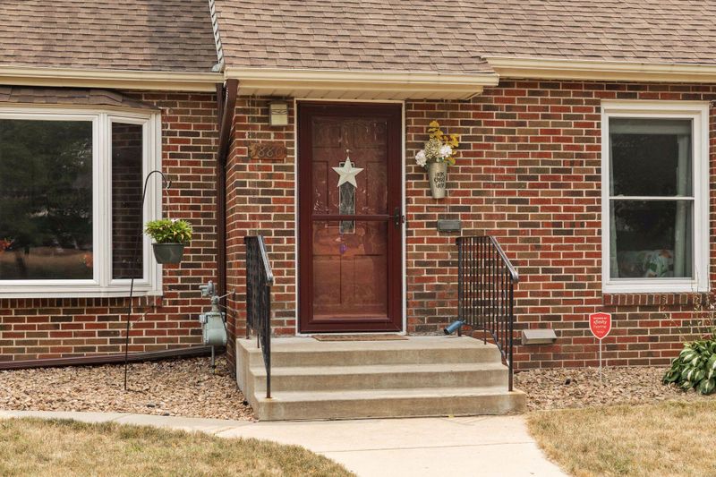 1880 Montreal Ave, Saint Paul, MN 55116
