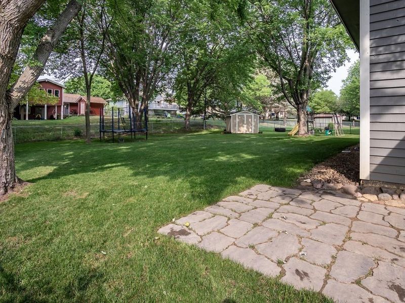 6840 Redwing Ln, Chanhassen, MN 55317