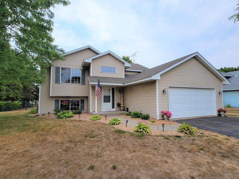 507 11th St NW, Buffalo, MN 55313