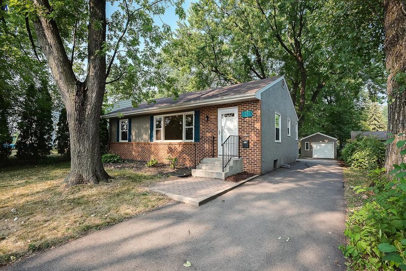 2415 Zenith Ave N, Golden Valley, MN 55422