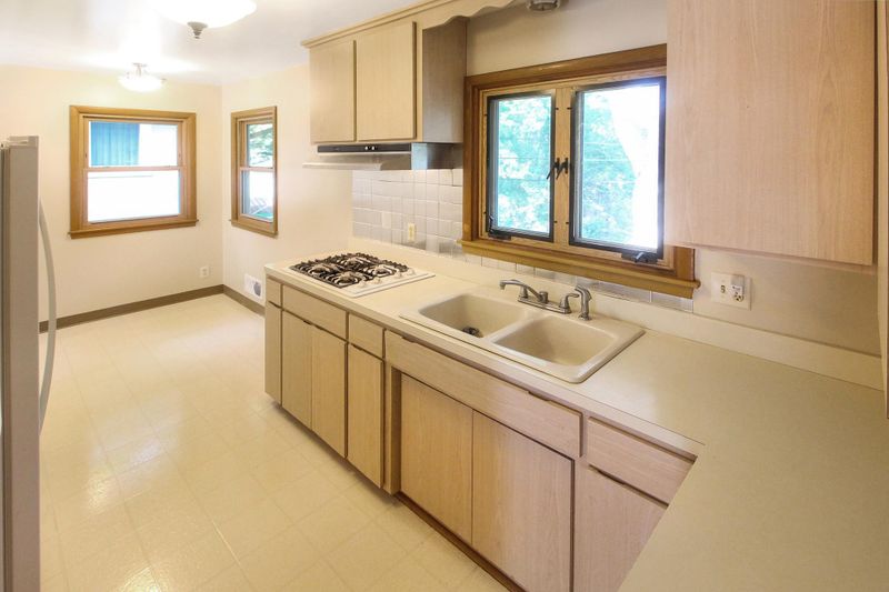 2938 Edgewood Ave N, Crystal, MN 55427