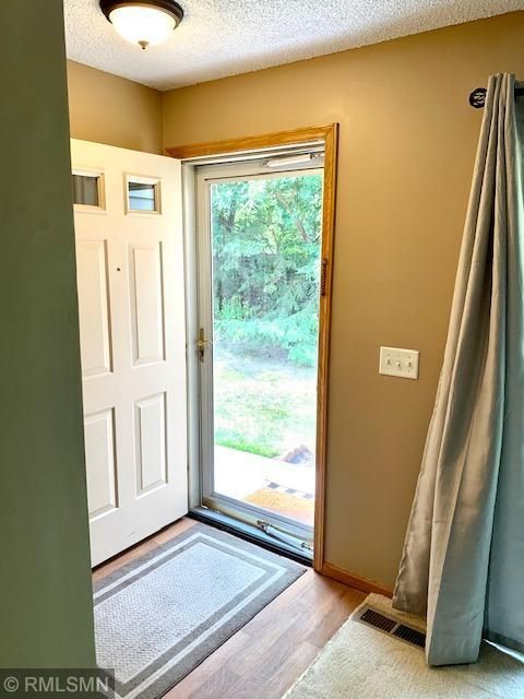 8777 Jasmine Ln #64, Eden Prairie, MN 55344