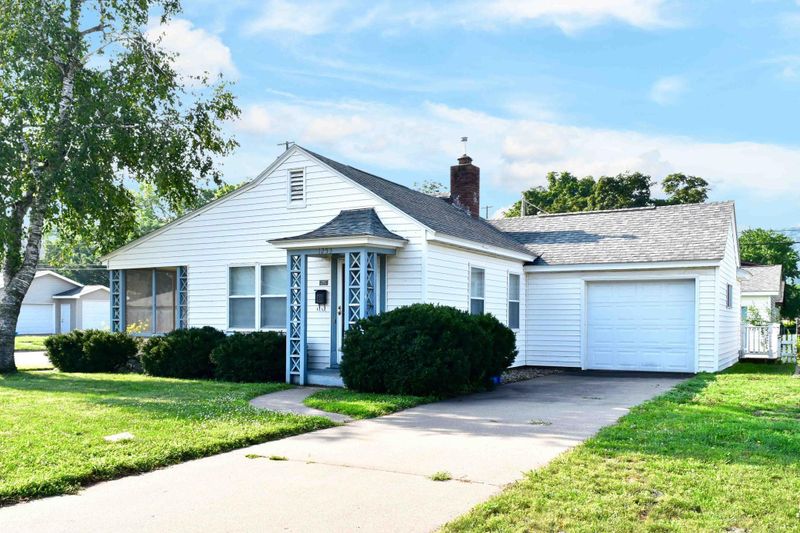 1253 W 5th St, Winona, MN 55987