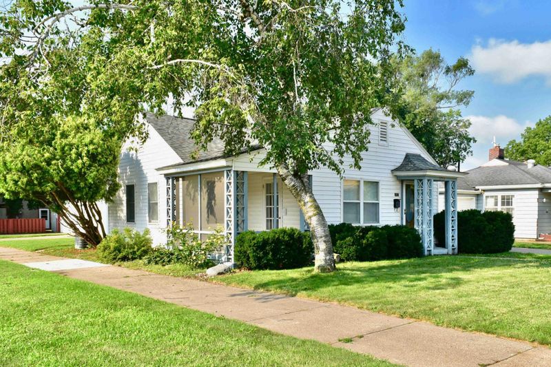 1253 W 5th St, Winona, MN 55987