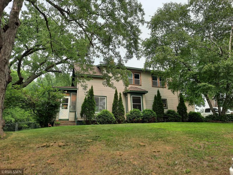 597 Kingston Ave, Maplewood, MN 55117