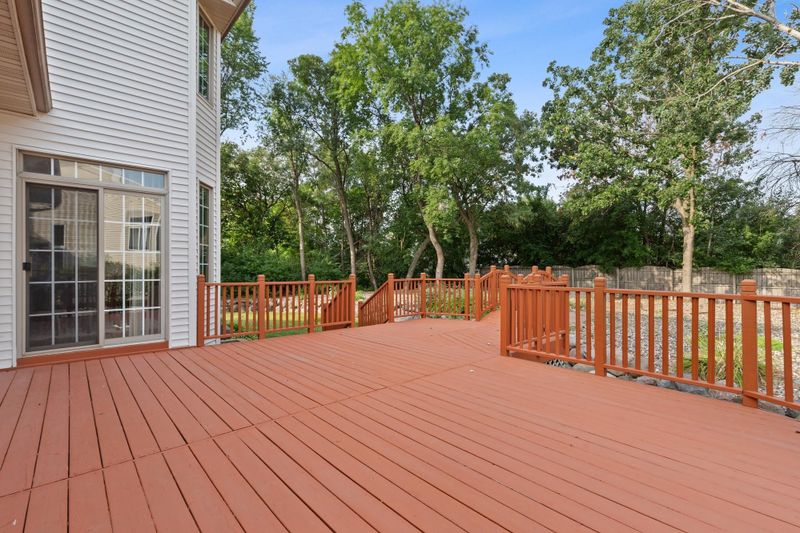 1586 Coventry Ln, Shakopee, MN 55379