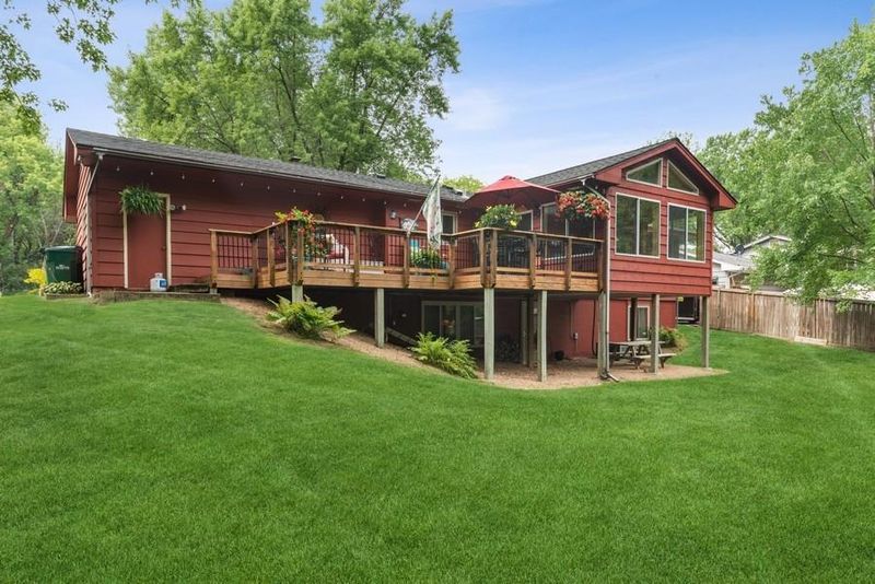 708 E 134th St, Burnsville, MN 55337