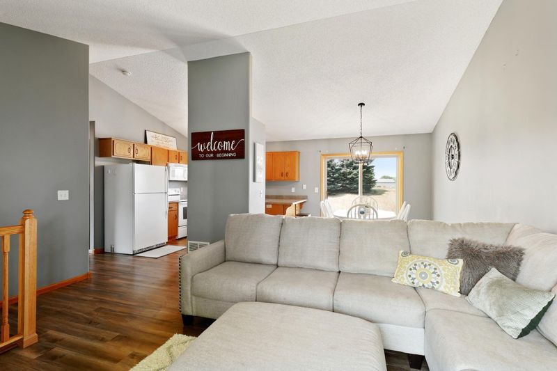 532 Frankfort Way, Waverly, MN 55390