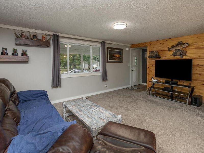 3 Hillcrest Ct SW, Pine Island, MN 55963