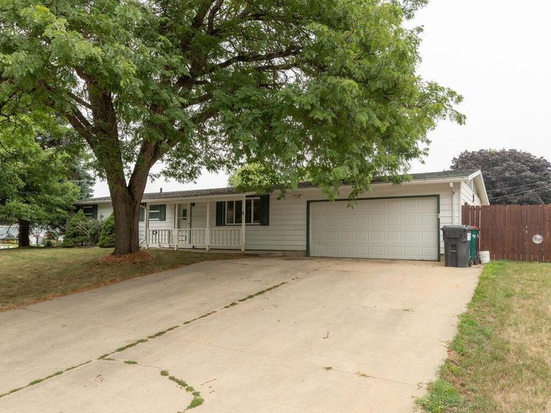 3 Hillcrest Ct SW, Pine Island, MN 55963