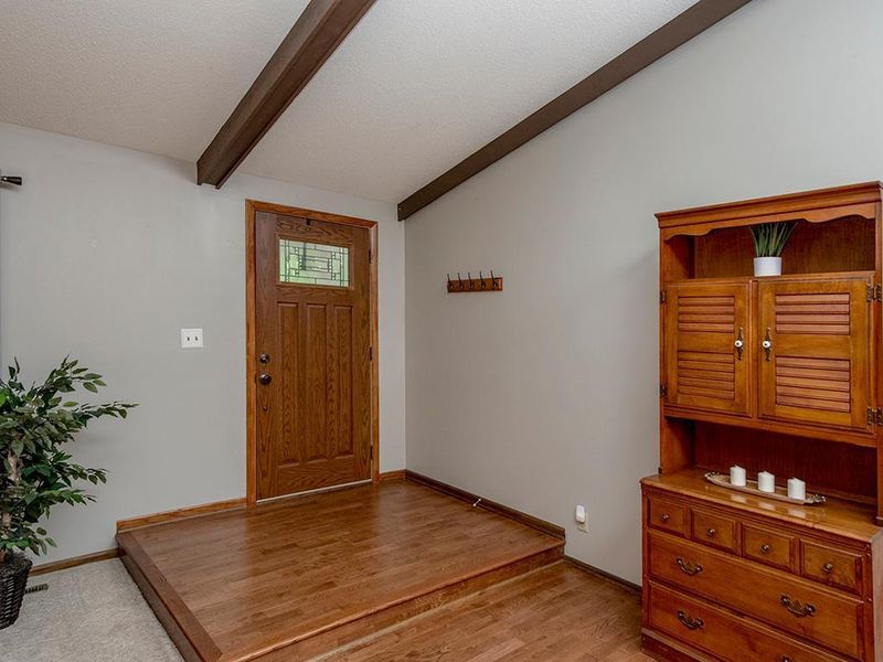 7801 W Park Hills Dr, Bloomington, MN 55438