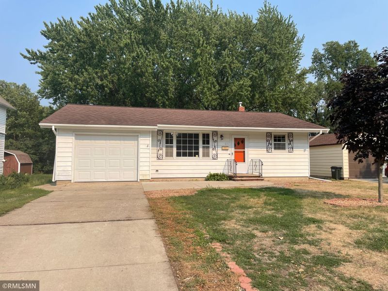 611 Augusta Ave, Paynesville, MN 56362