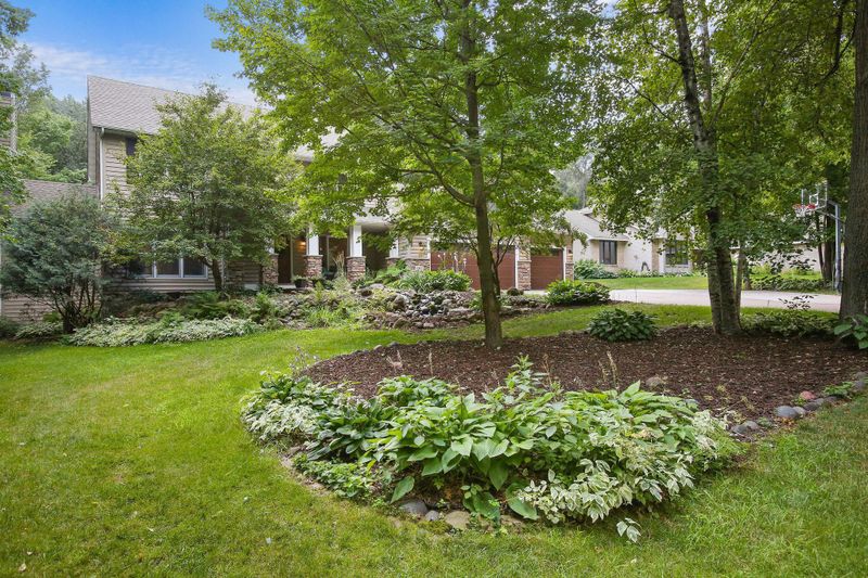 882 Lois Ln, Lino Lakes, MN 55014