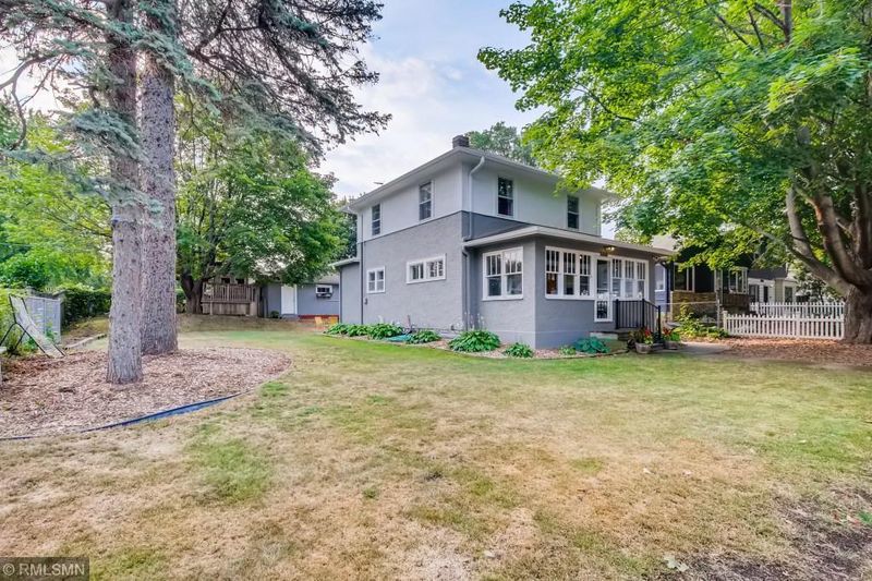 1318 Grotto St N, Saint Paul, MN 55117