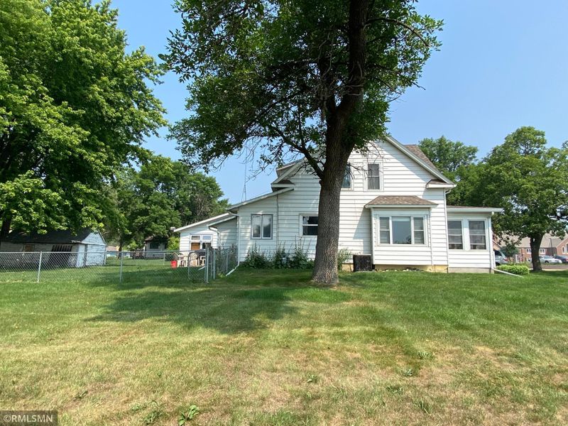 95 6th St, Prinsburg, MN 56281