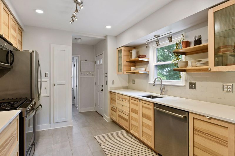 2300 Mount View Ave, Minneapolis, MN 55405