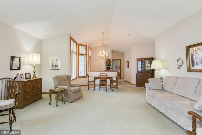 2558 Sumac Rg, White Bear Lake, MN 55110