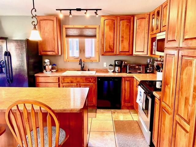 26010 River Rd, Cohasset, MN 55721