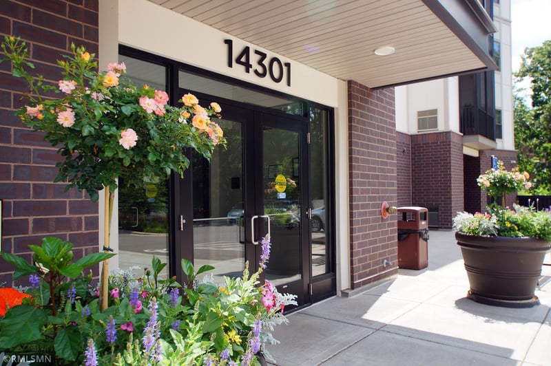 14301 Stewart Zvago Coop #403, Minnetonka, MN 55345