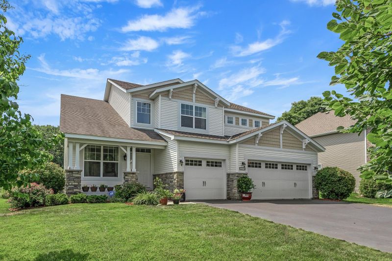 8460 Moraine Cir, Shakopee, MN 55379