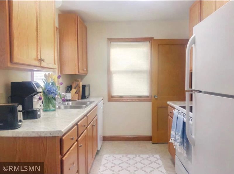 2447 Beverly Rd, Saint Paul, MN 55104