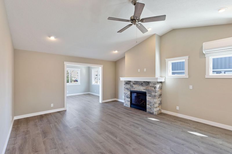 1160 Harris Ct, Prescott, WI 54021