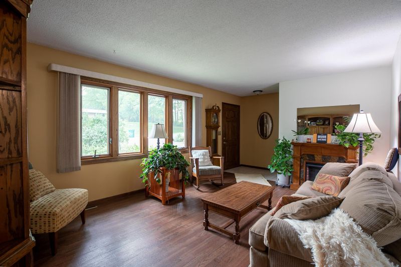326 Meadow Woods Dr, Mankato, MN 56001