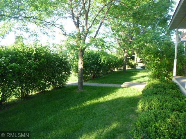 1047 Monroe Cir, Anoka, MN 55303