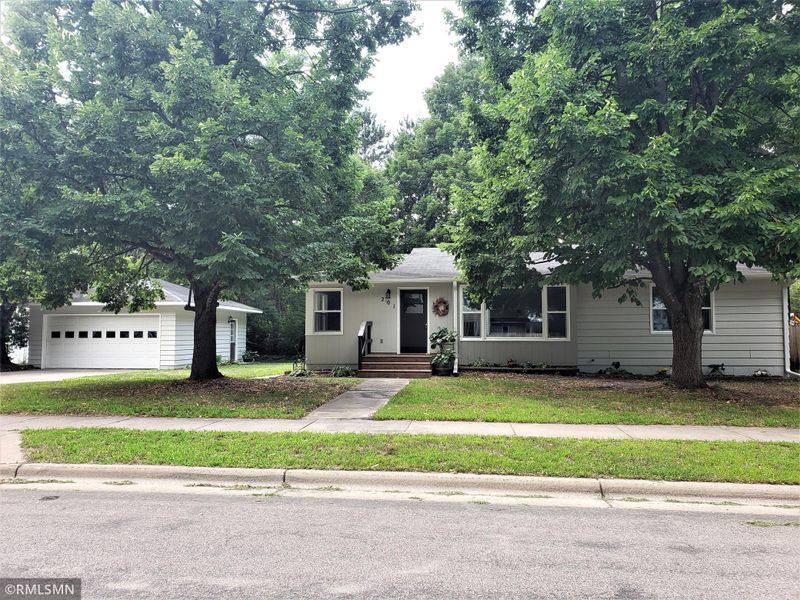 201 3rd Ave NW, Isanti, MN 55040
