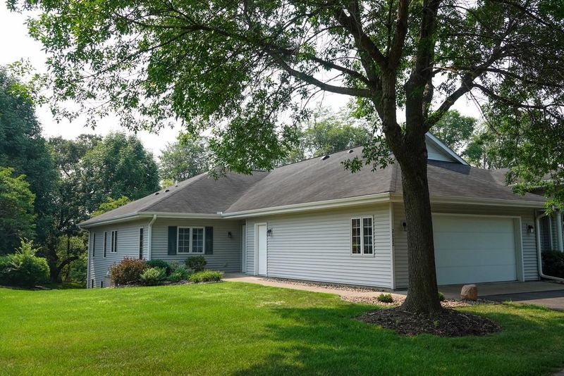 2622 Golf View Dr, River Falls, WI 54022