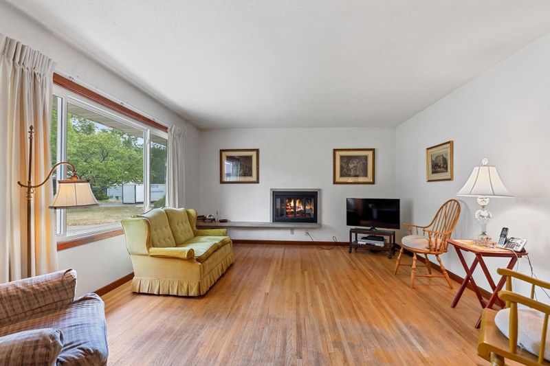 8217 Harrison Cir, Bloomington, MN 55437