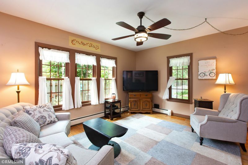 2653 Matilda St, Roseville, MN 55113