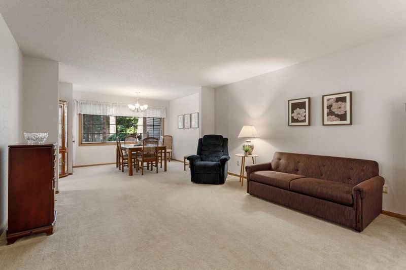 810 98th Ave NW #103, Coon Rapids, MN 55433