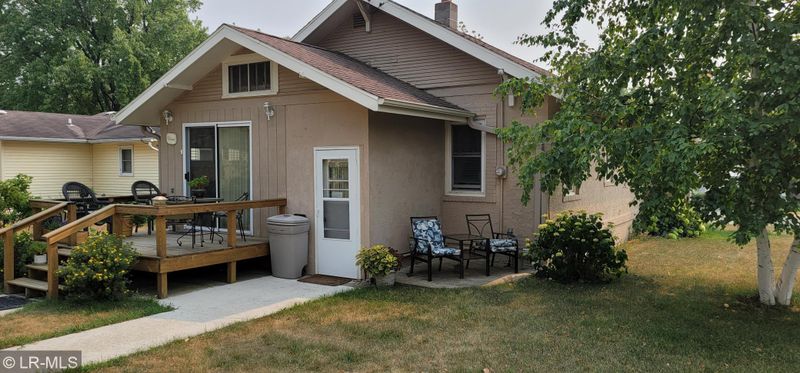 301 Holden Ave, Henning, MN 56551