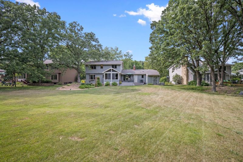 8633 Wood Cliff Rd, Bloomington, MN 55438
