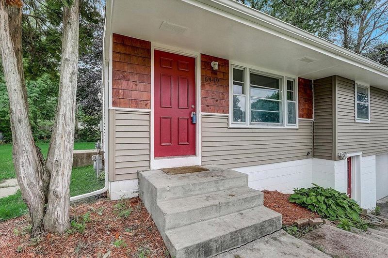 6449 Scheel Dr, Woodbury, MN 55125