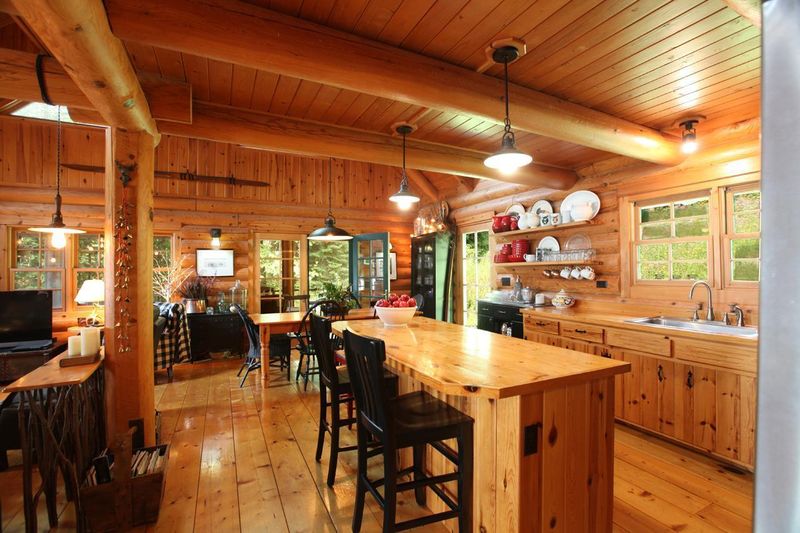 7726 Bodas Rd, Eveleth, MN 55734