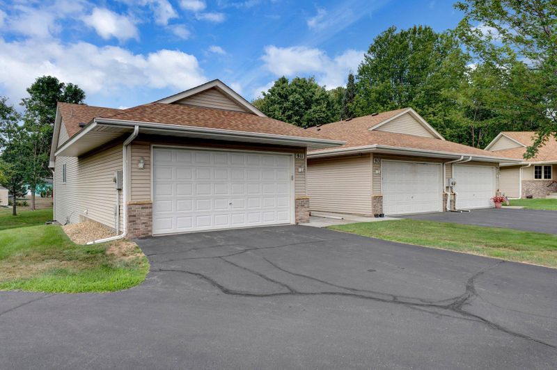 911 White Oak Ct, New Brighton, MN 55112