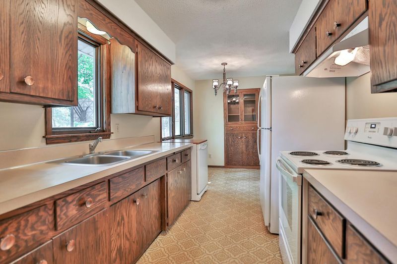 2801 Sherwood Rd, Mounds View, MN 55112