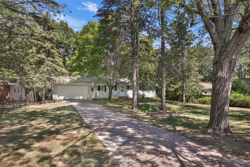 2801 Sherwood Rd, Mounds View, MN 55112
