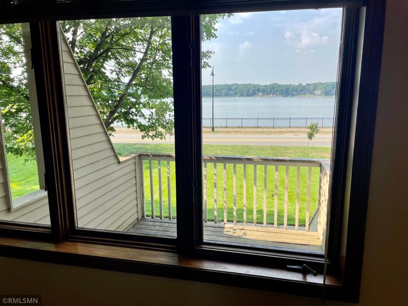 1601 W Wayzata Blvd #E, Long Lake, MN 55356