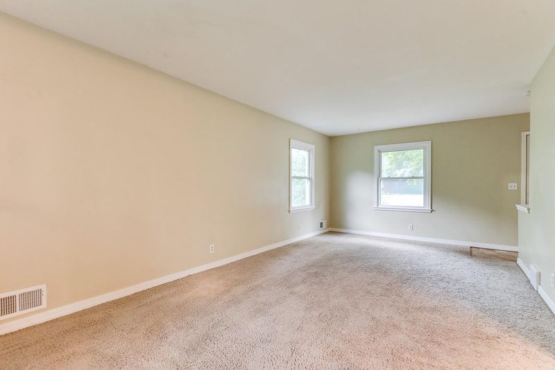 457 109th Ave NW, Coon Rapids, MN 55448