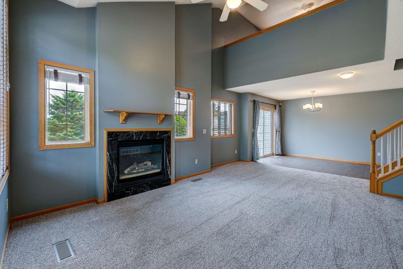 2112 Quarry Ln, Shakopee, MN 55379