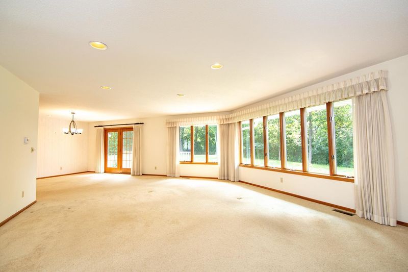 273 Fireside Dr, La Crescent, MN 55947