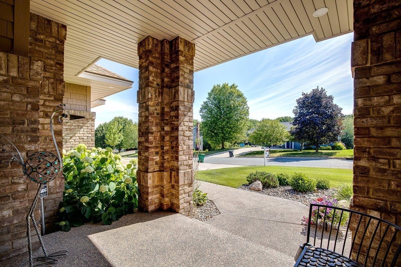 15300 Timber Ridge Dr, Burnsville, MN 55306