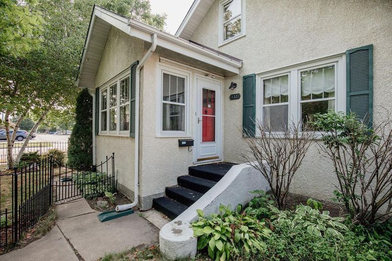 132 Broadway St E, Osseo, MN 55369